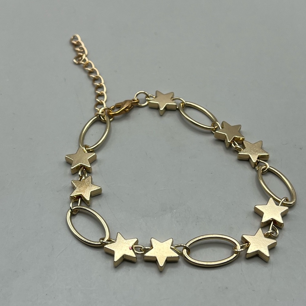Gold Star Bracelet - Picture 2 of 3